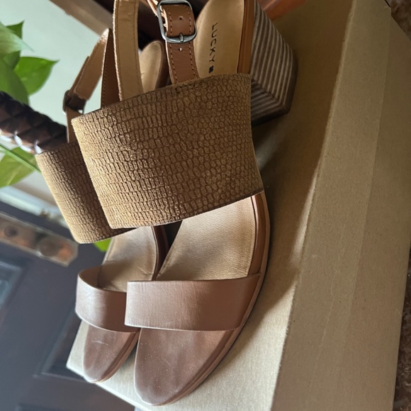 Ladies Lucky Brand block heel sandals  sz 10 - Picture 2 of 4